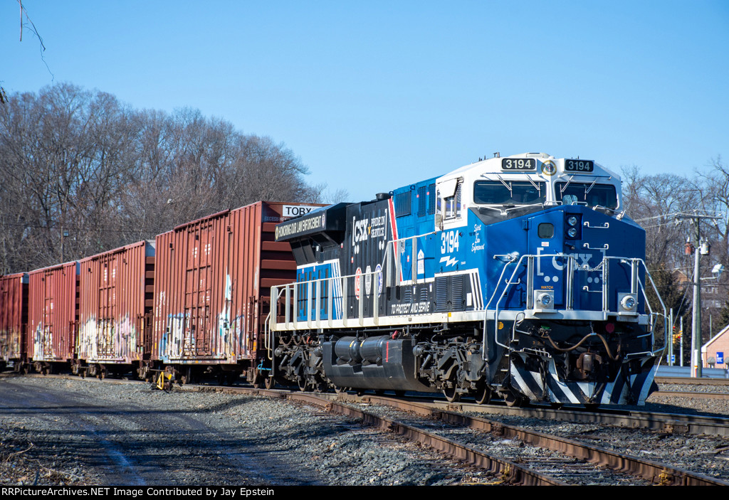 CSX 3194 moves toward CP-100